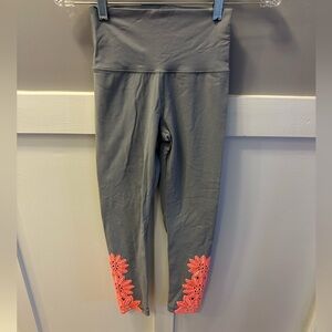 Aerie S leggings with flower embroidered bottom